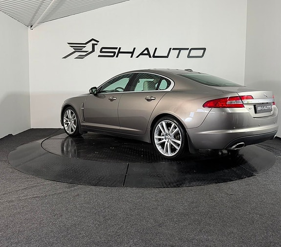 Jaguar XF 7 of 29
