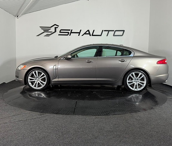 Jaguar XF 8 of 29