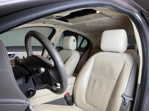Jaguar XF 10 of 29
