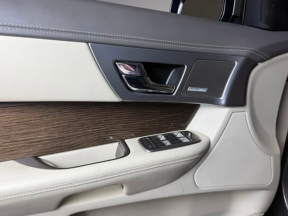 Jaguar XF 28 of 29