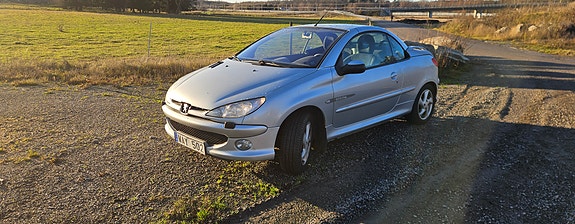 Peugeot 206 CC 2 of 4