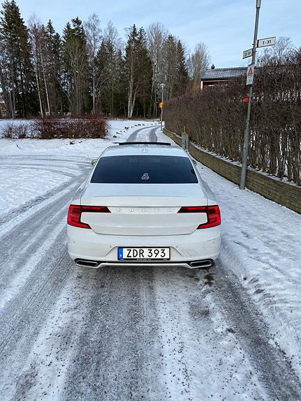 Volvo S90 2 of 7