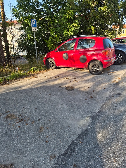 Toyota Yaris 3 of 3