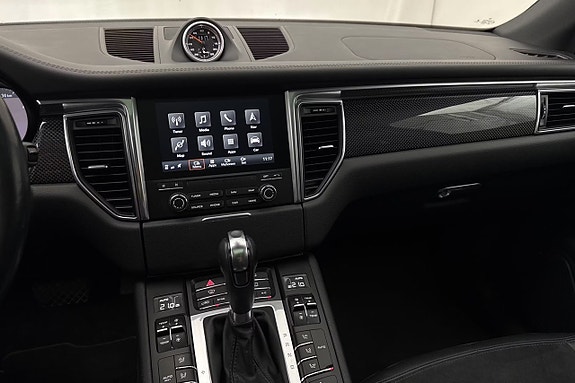 Porsche Macan GTS 10 of 18