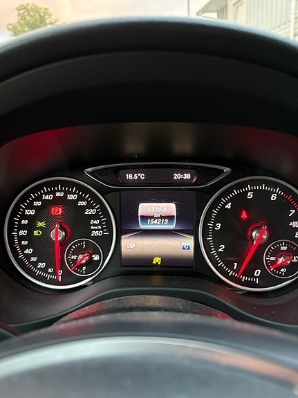Mercedes-Benz A180 6 of 8