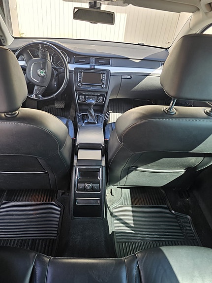 Skoda Superb 14 of 15