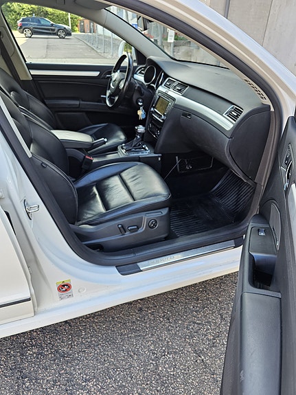 Skoda Superb 9 of 15