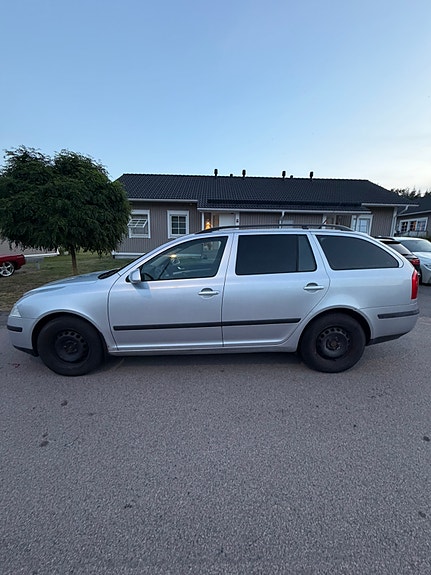 Skoda Octavia 2 of 9