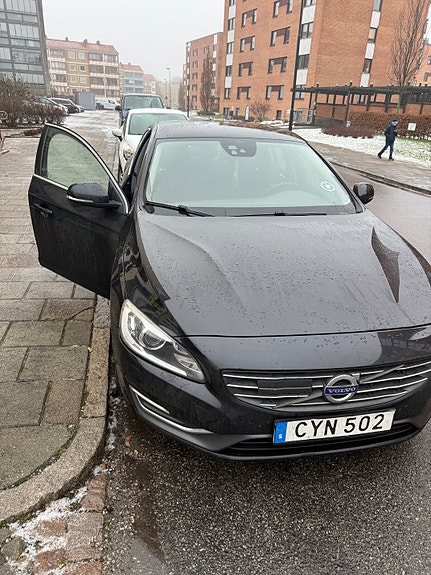 Volvo S60 4 of 5