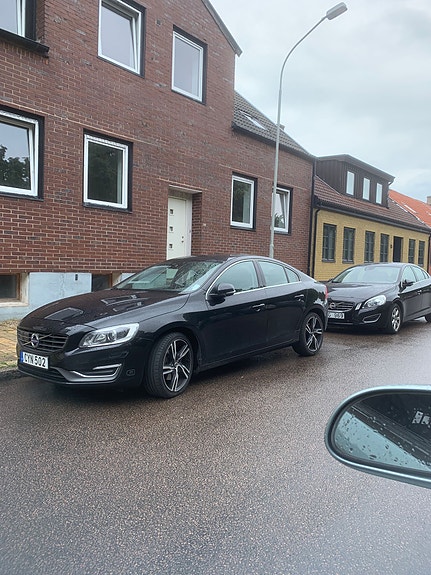 Volvo S60 2 of 5