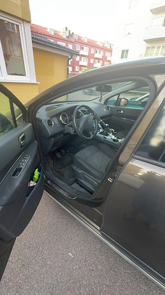 Peugeot 3008 2 of 6