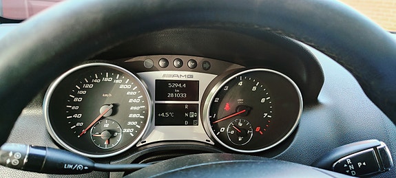 Mercedes-Benz ML63 6 of 7