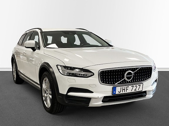Volvo V90 Cross Country 3 of 10