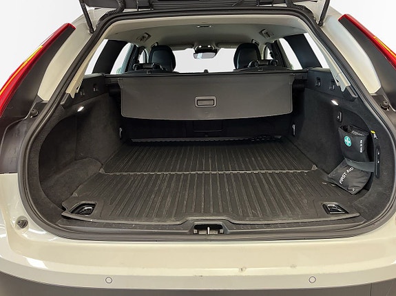 Volvo V90 Cross Country 6 of 10