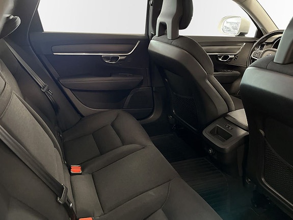 Volvo V90 Cross Country 8 of 10