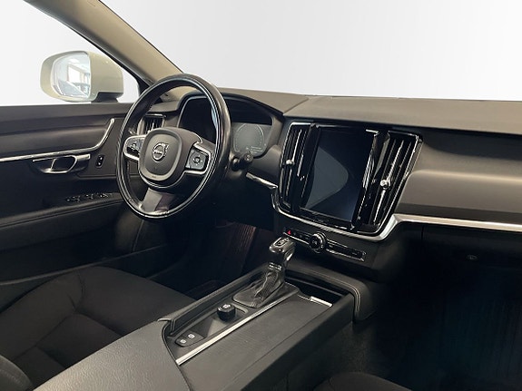 Volvo V90 Cross Country 9 of 10