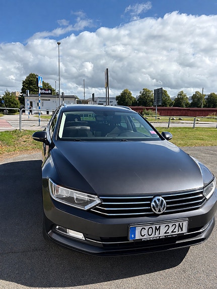 Volkswagen Passat 2 of 6