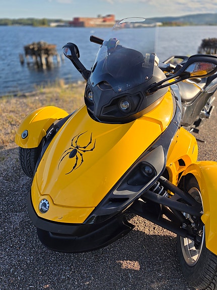 Can-Am Spyder RS 2 of 6