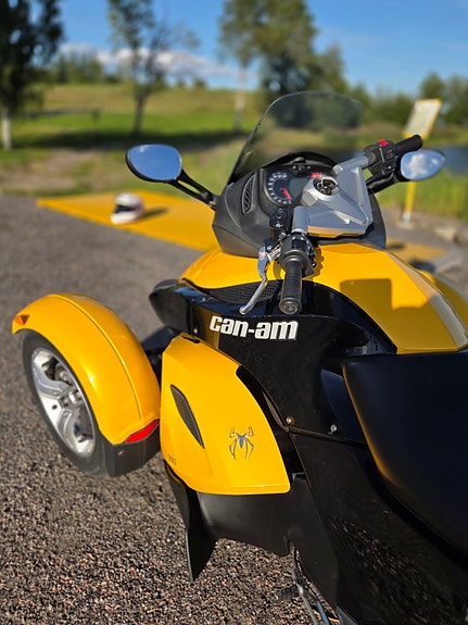 Can-Am Spyder RS 4 of 6