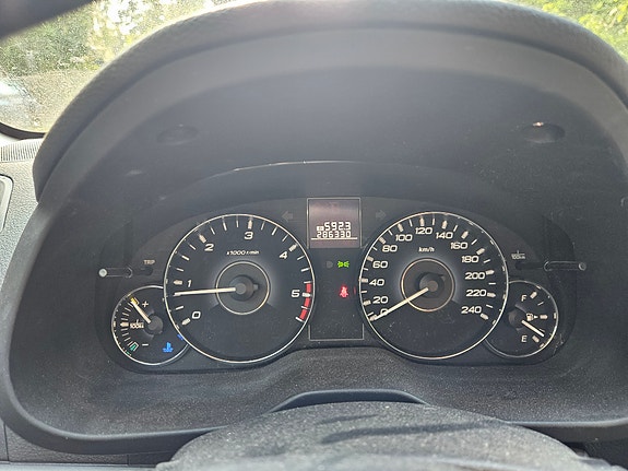 Subaru Legacy 4 of 8