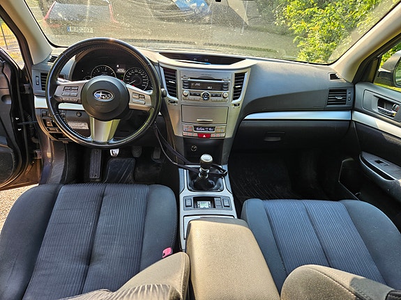 Subaru Legacy 3 of 8