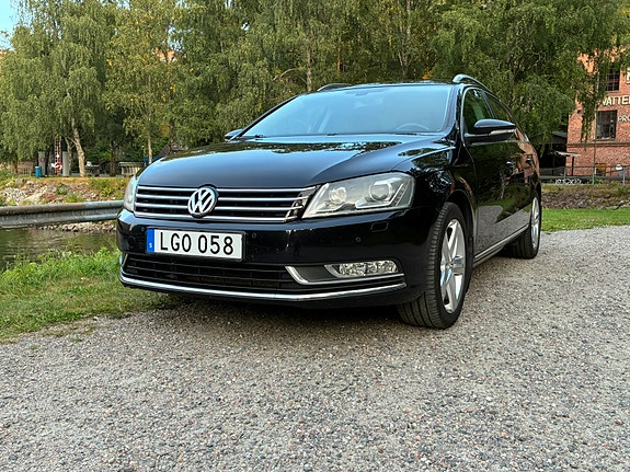 Volkswagen Passat 2 of 24