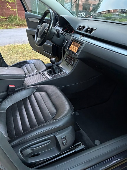 Volkswagen Passat 10 of 24