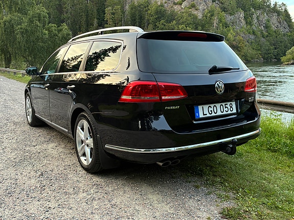 Volkswagen Passat 3 of 24
