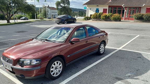 Volvo S60 2 of 8