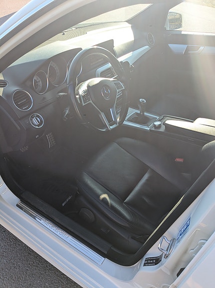 Mercedes-Benz C220 5 of 6