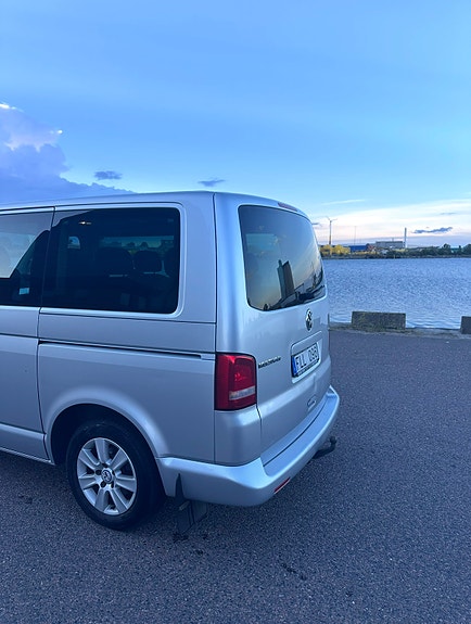 Volkswagen Multivan 3 of 8