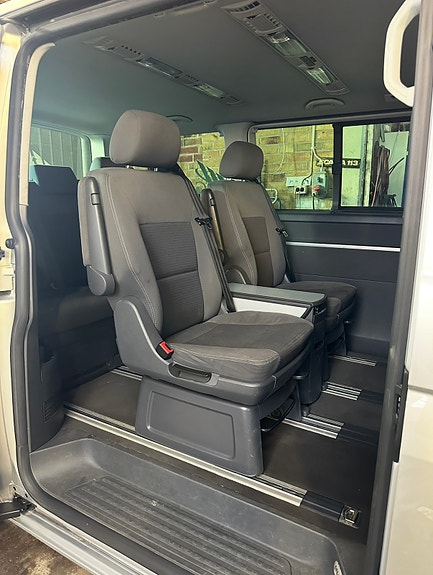 Volkswagen Multivan 8 of 8