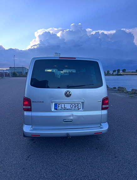 Volkswagen Multivan 4 of 8