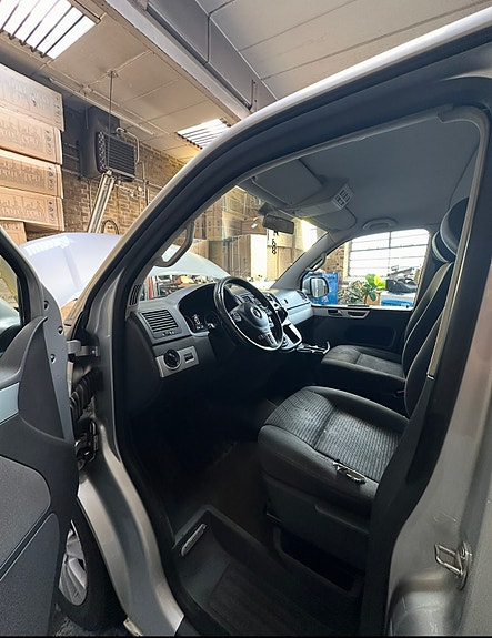 Volkswagen Multivan 7 of 8
