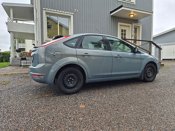 Ford Focus 2 of 5