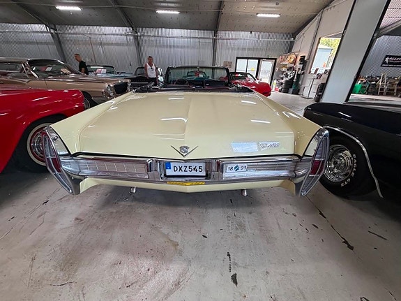 Cadillac Deville 9 of 22