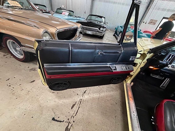 Cadillac Deville 14 of 22