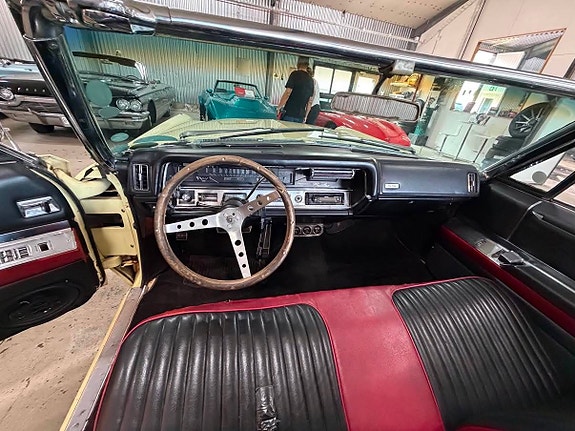 Cadillac Deville 13 of 22