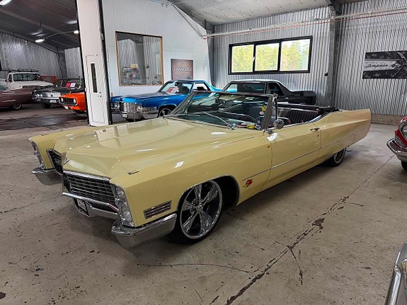 Cadillac Deville 2 of 22
