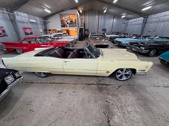 Cadillac Deville 3 of 22