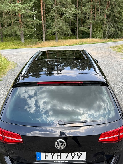 Volkswagen Passat 16 of 18