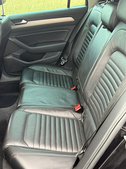 Volkswagen Passat 5 of 18