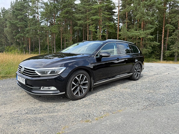 Volkswagen Passat 2 of 18