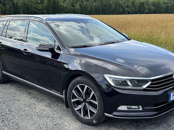 Volkswagen Passat 13 of 18