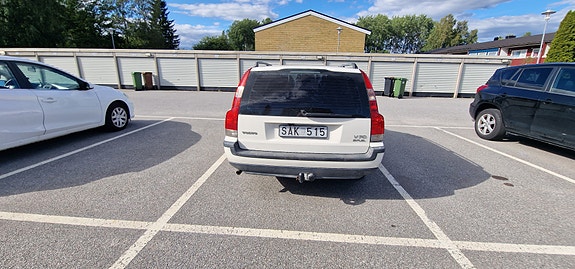 Volvo V70 3 of 5