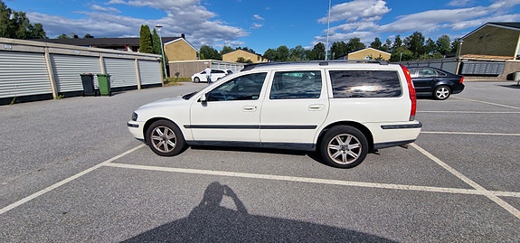 Volvo V70 2 of 5