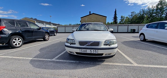 Volvo V70 4 of 5