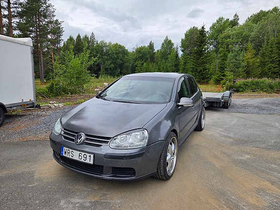 Volkswagen Golf V 8 of 8