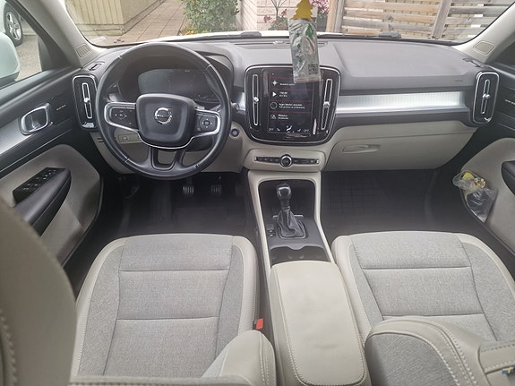 Volvo XC40 3 of 7