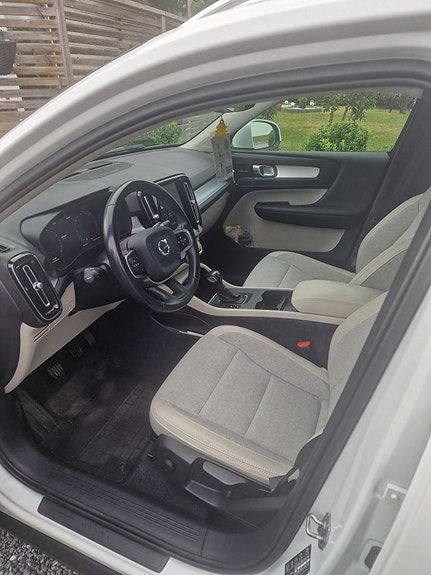 Volvo XC40 4 of 7